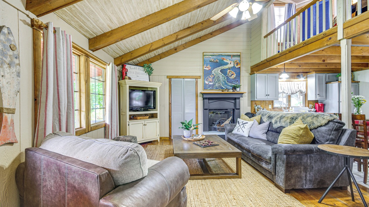 Photo of Livingroom in Roach