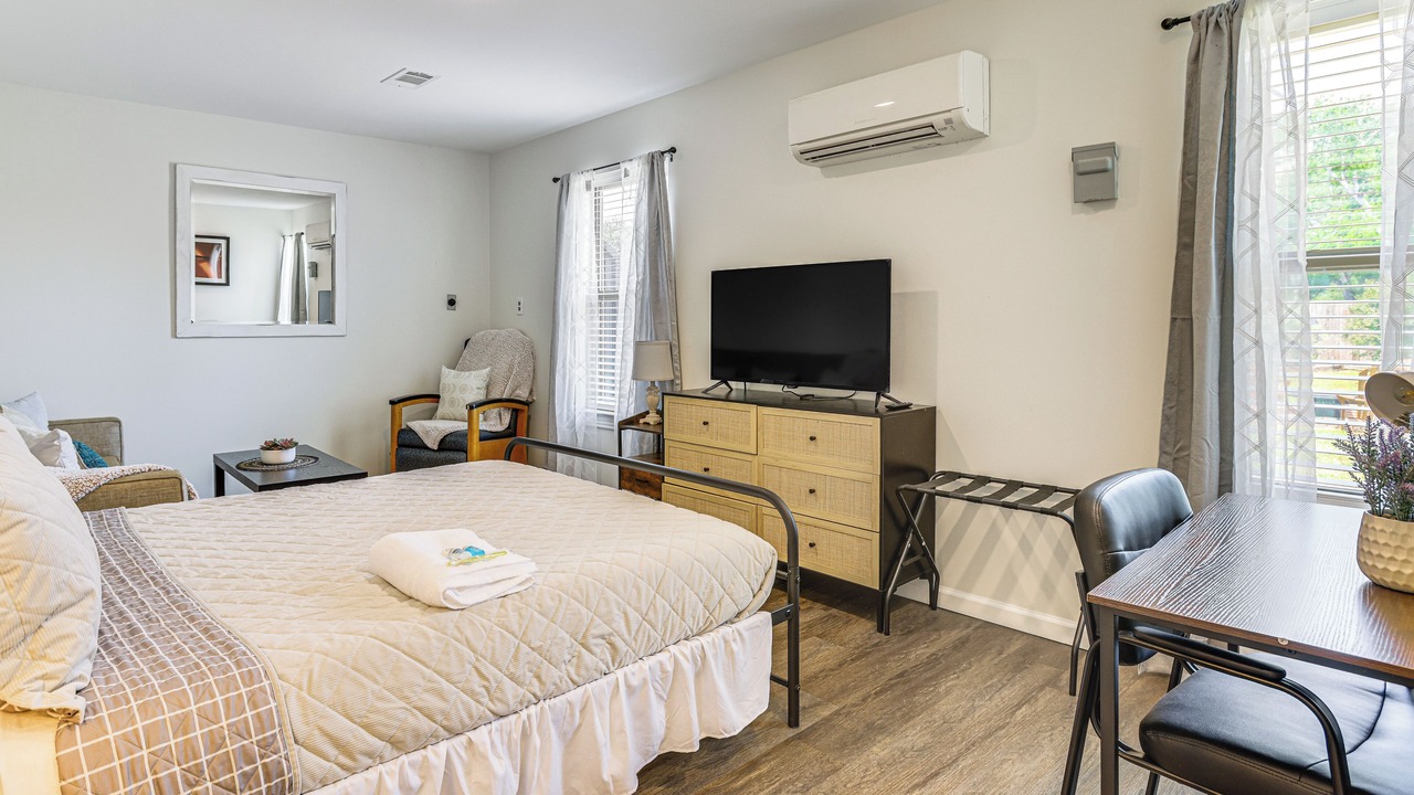 Photo of Bedroom in Humble