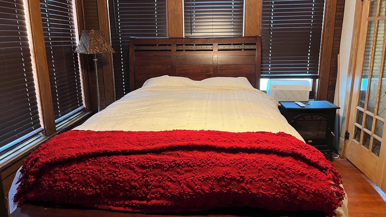 Photo of Bedroom in Near South