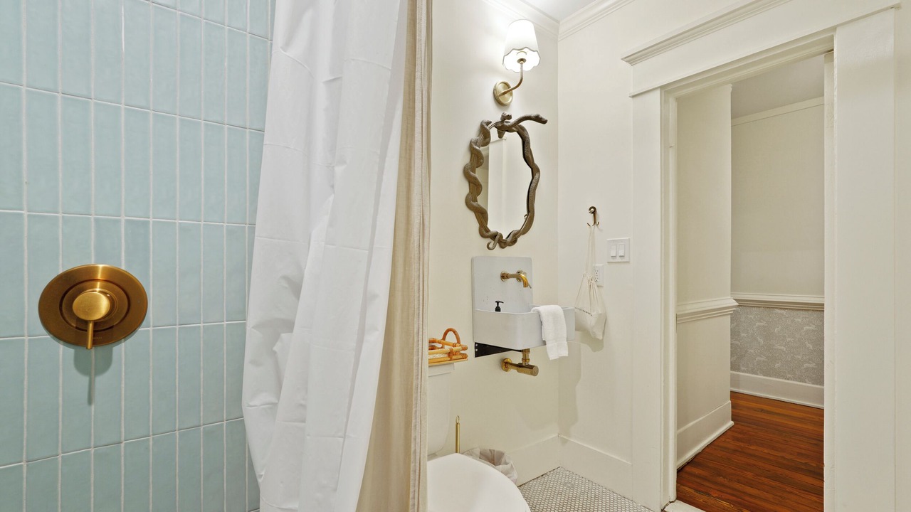 Photo of Bathroom in Metropolitan