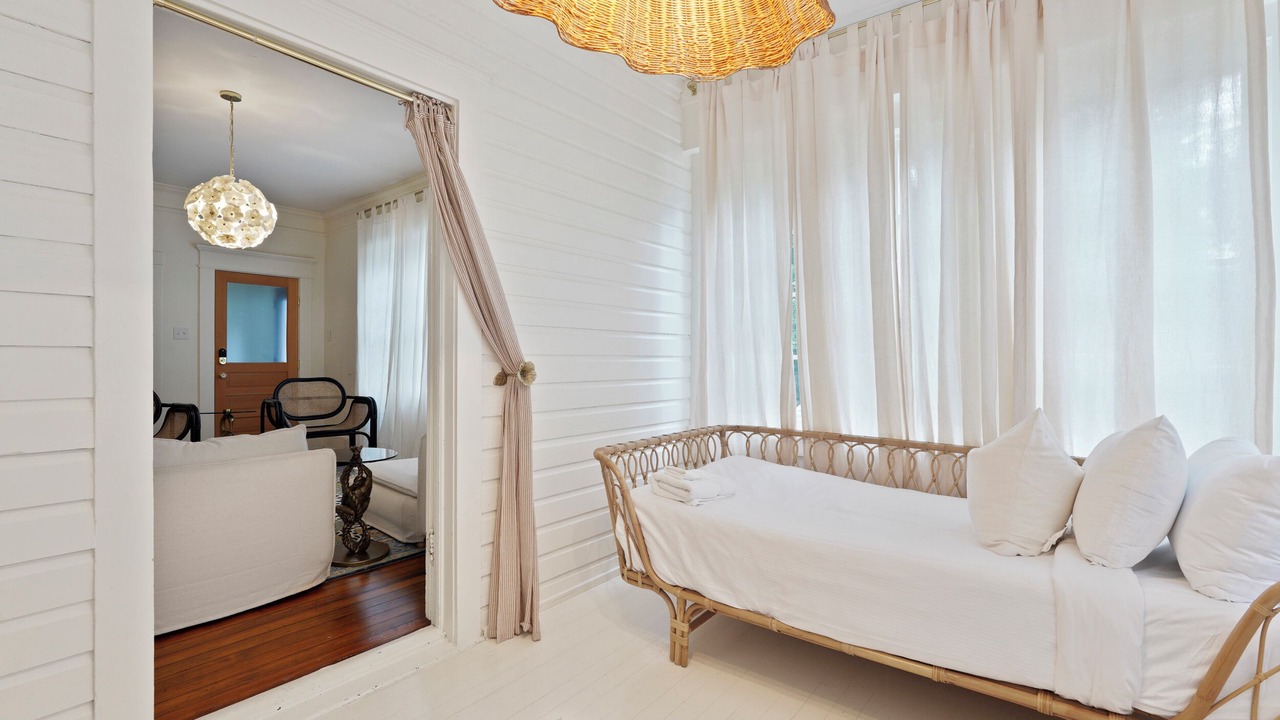 Photo of Bedroom in Metropolitan