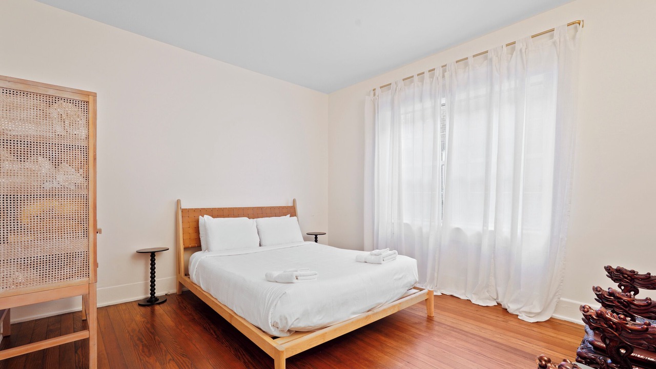Photo of Bedroom in Metropolitan