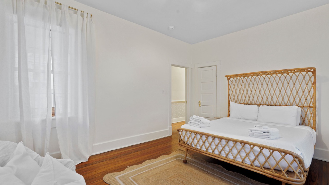 Photo of Bedroom in Metropolitan