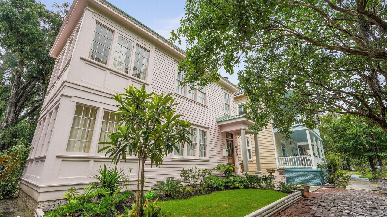 Photo of Outdoor in Metropolitan