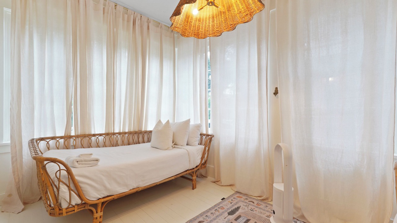 Photo of Bedroom in Metropolitan