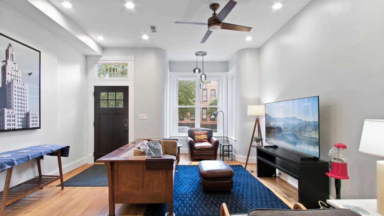 Photo of Livingroom in H Street Corridor
