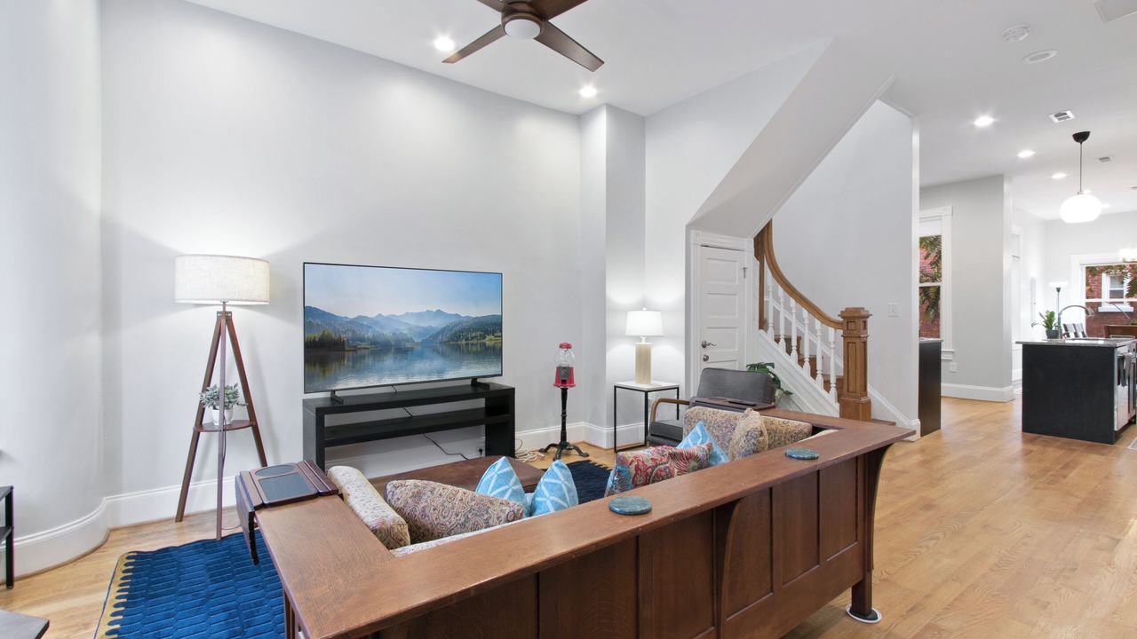 Photo of Livingroom in H Street Corridor