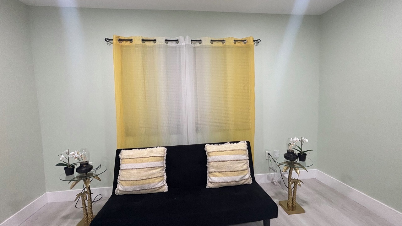 Photo of Livingroom in Miami Gardens
