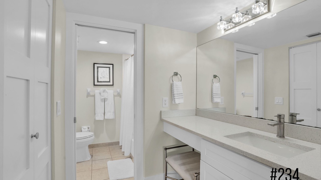 Photo of Bathroom in Park Shore