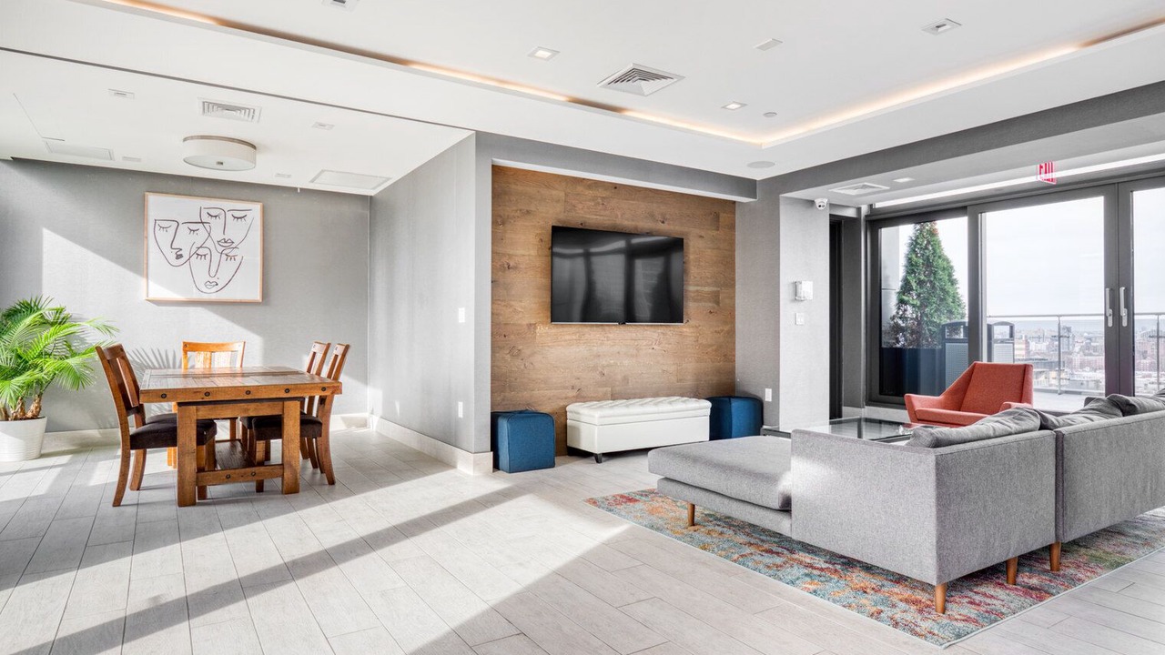 Photo of Livingroom in Hunters Point