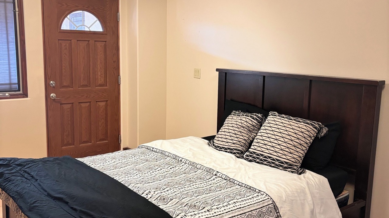 Photo of Bedroom in Oracle