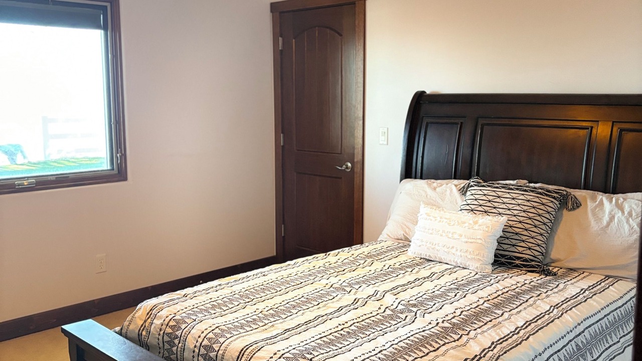 Photo of Bedroom in Oracle