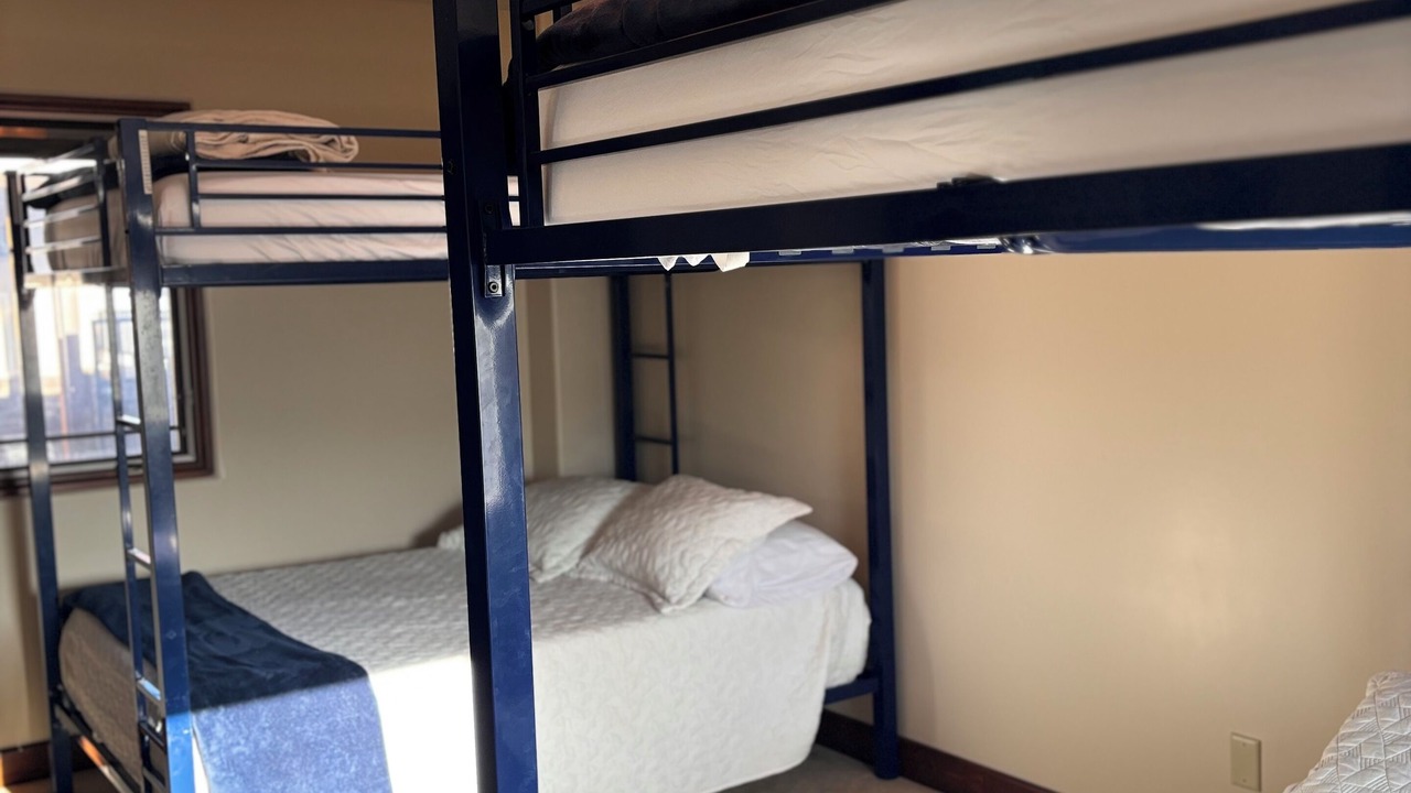 Photo of Bedroom in Oracle