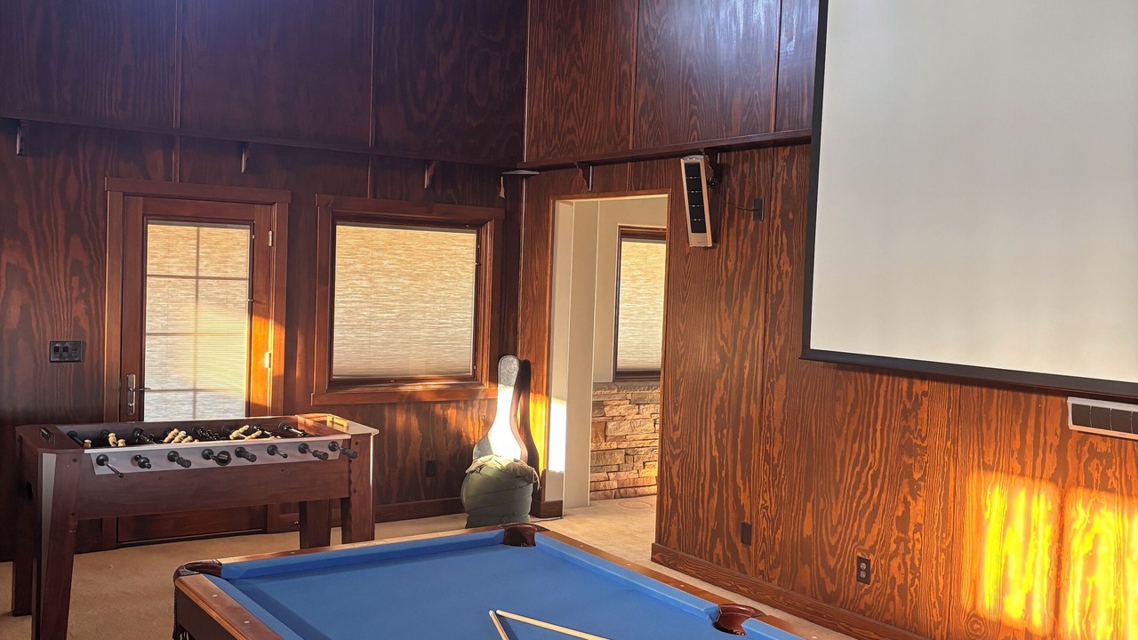 Photo of Bedroom in Oracle