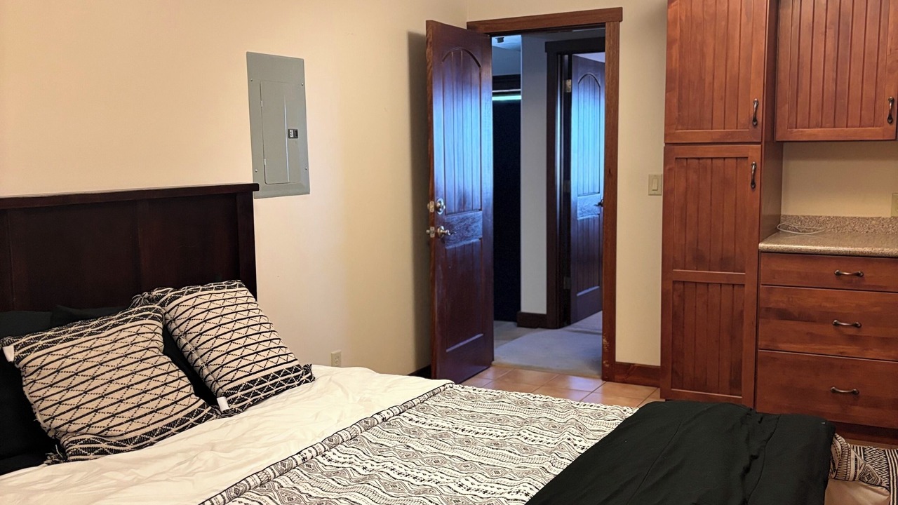 Photo of Bedroom in Oracle