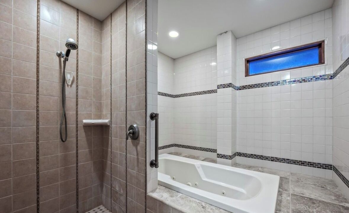 Photo of Bathroom in Oracle