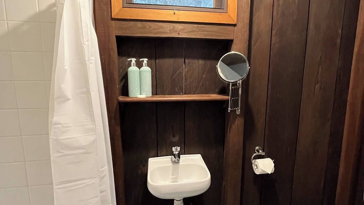 Photo of Bathroom in Mountain Lagoon