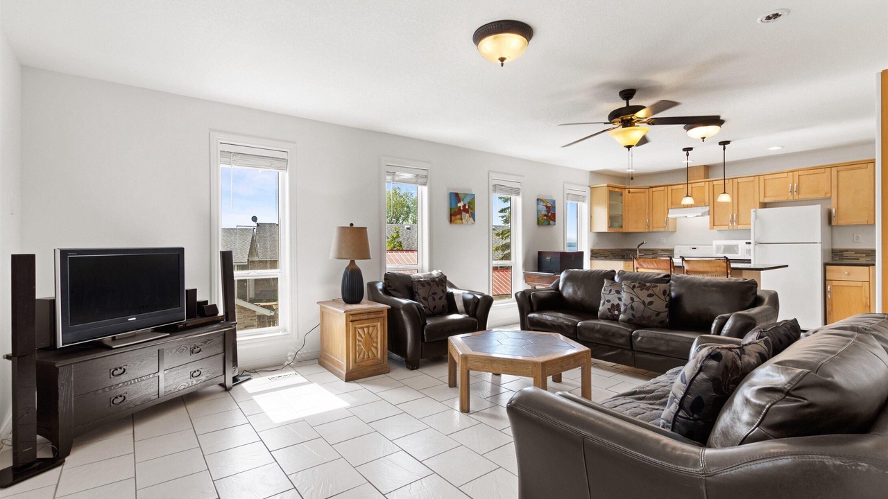 Photo of Livingroom in Parkland County