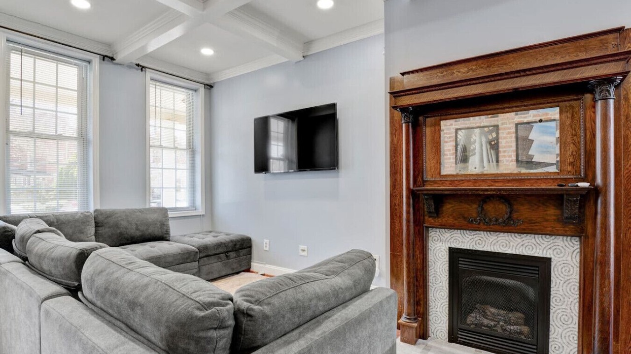 Photo of Livingroom in H Street Corridor