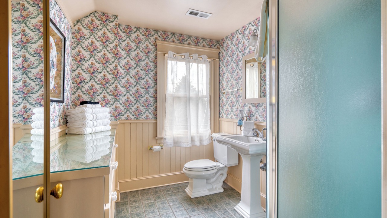 Photo of Bathroom in Alphabet Historic District
