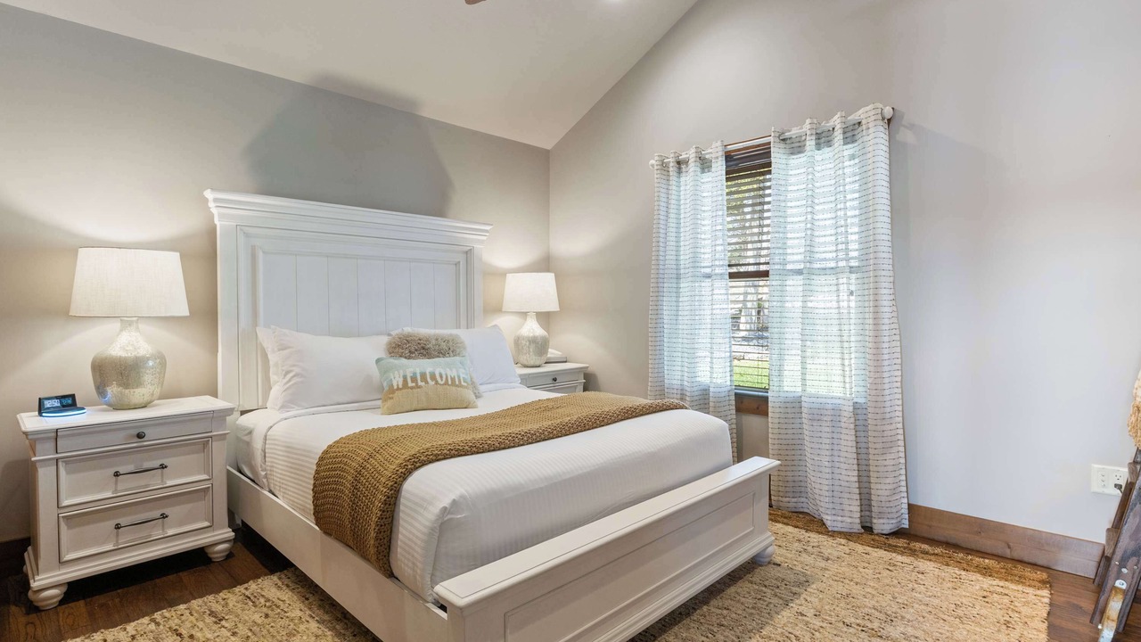 Photo of Bedroom in Sunrise Beach