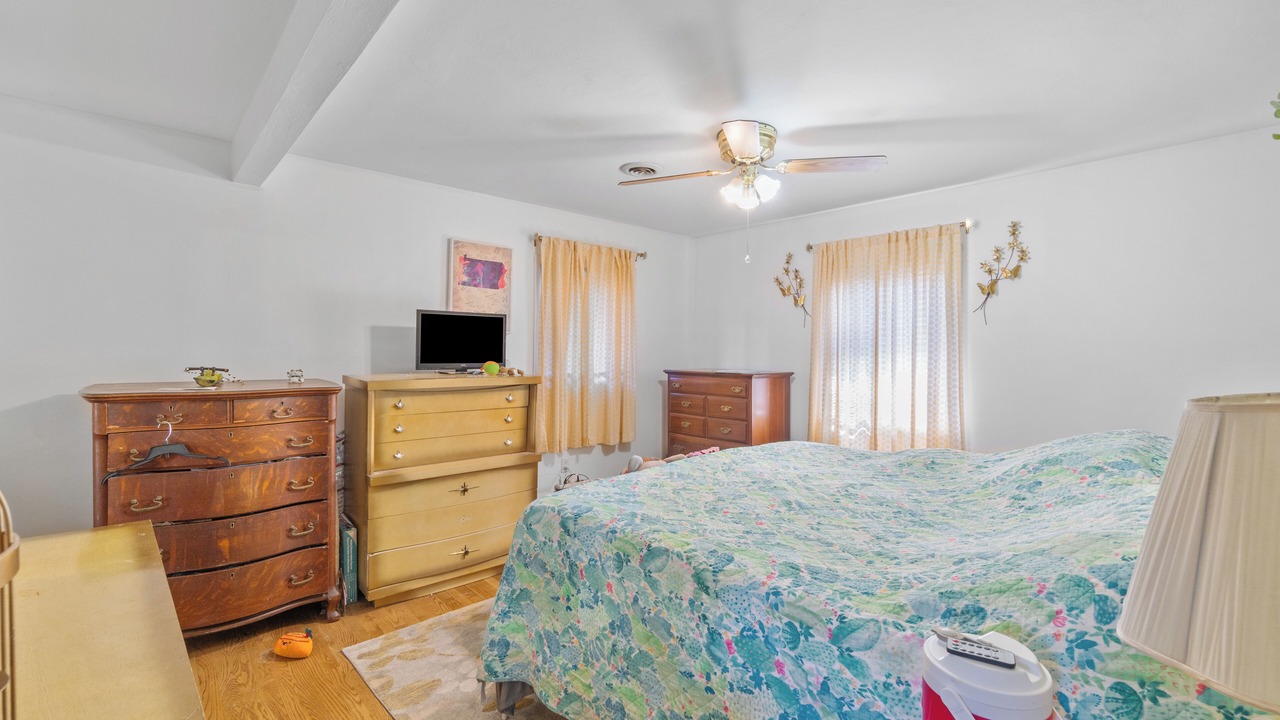 Photo of Bedroom in Plum