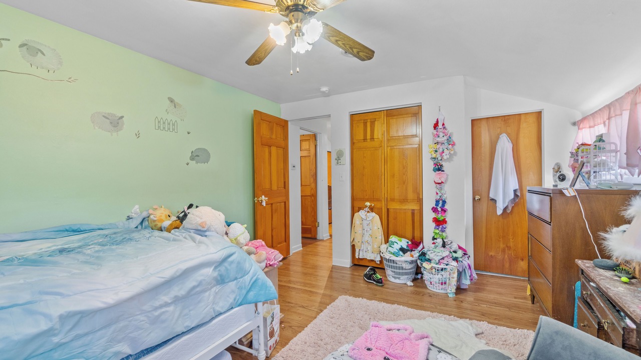 Photo of Bedroom in Plum