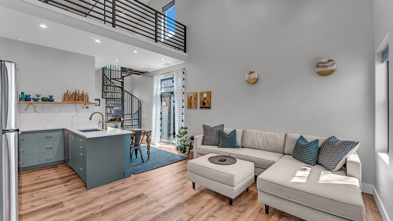 Photo of Livingroom in Lawrence
