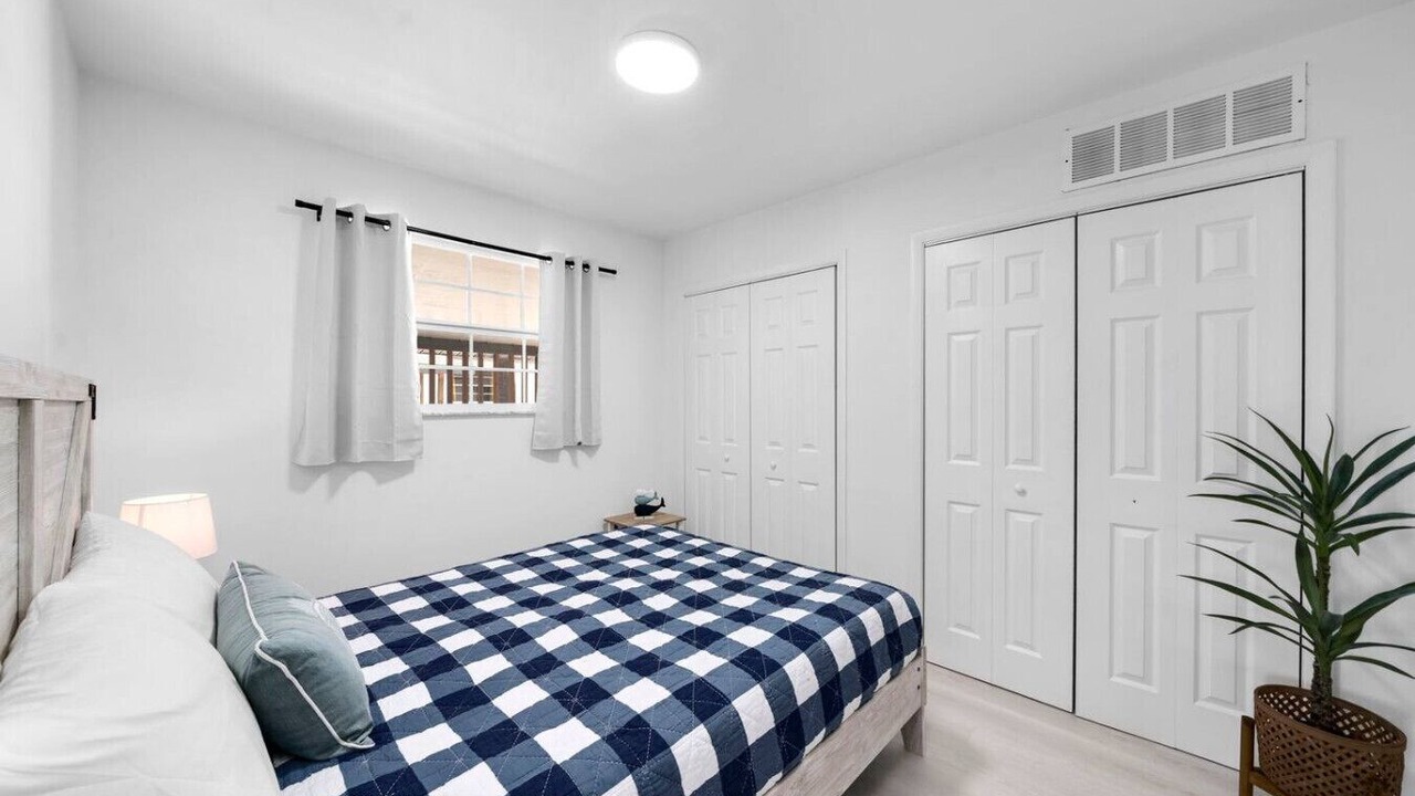 Photo of Bedroom in Naples Park