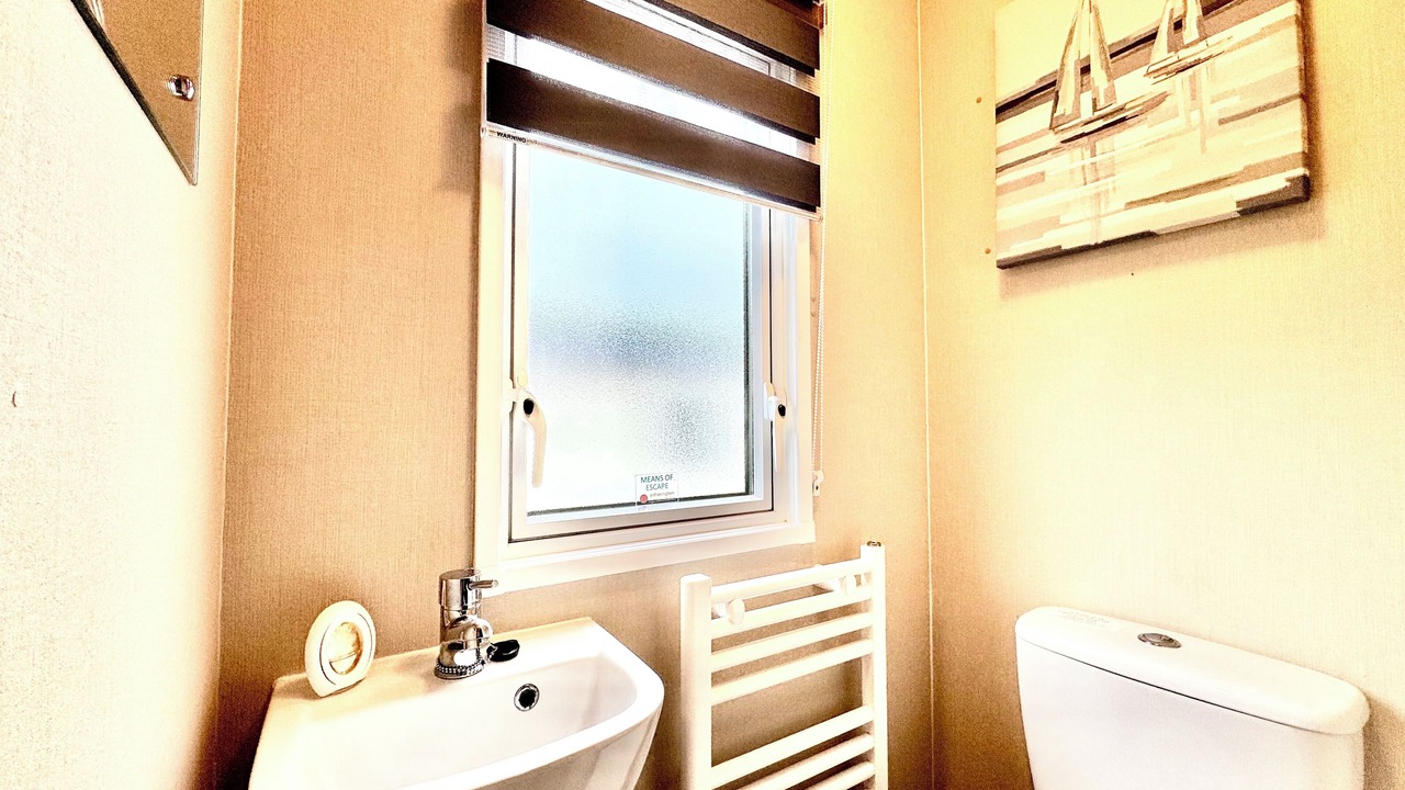Photo of Bathroom in Challaborough