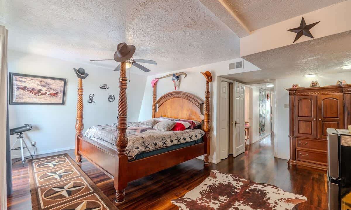 Photo of Bedroom in Nassau Bay