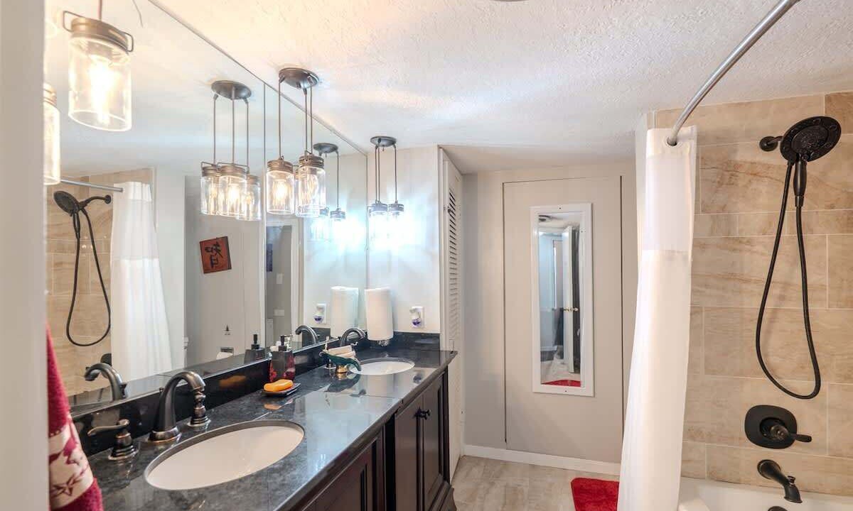 Photo of Bathroom in Nassau Bay