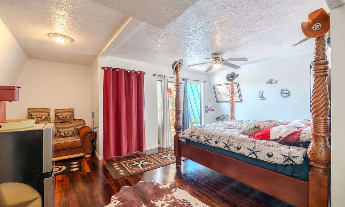Photo of Bedroom in Nassau Bay