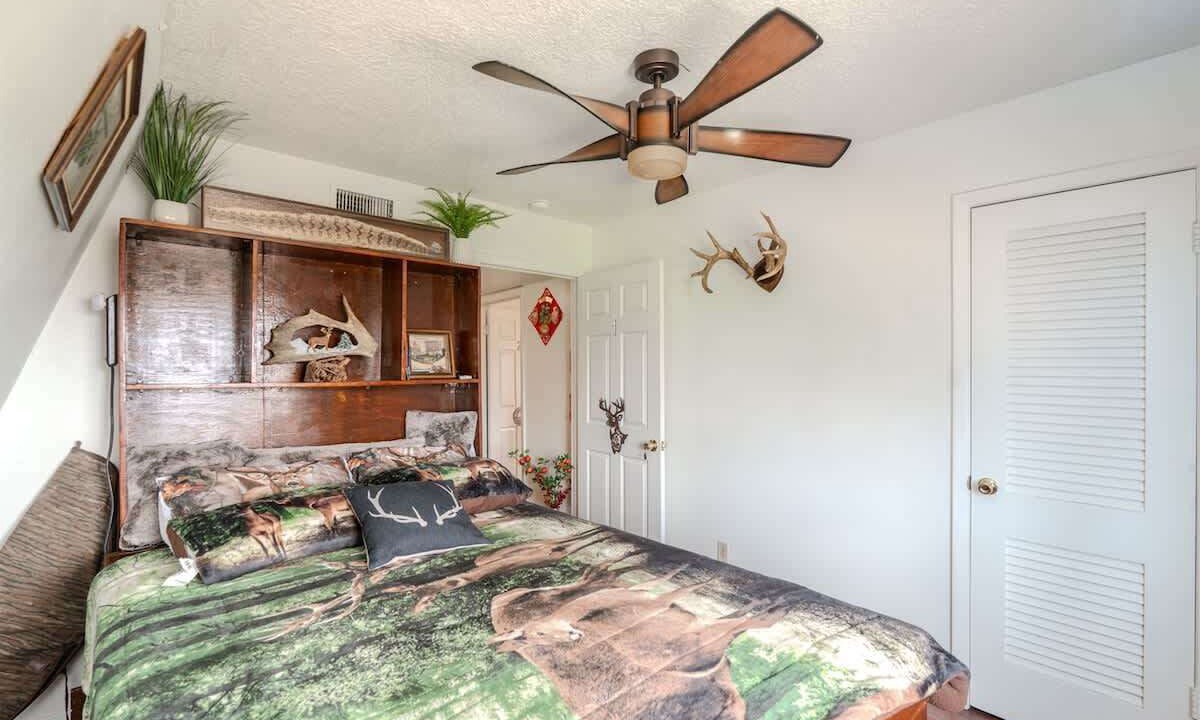 Photo of Bedroom in Nassau Bay