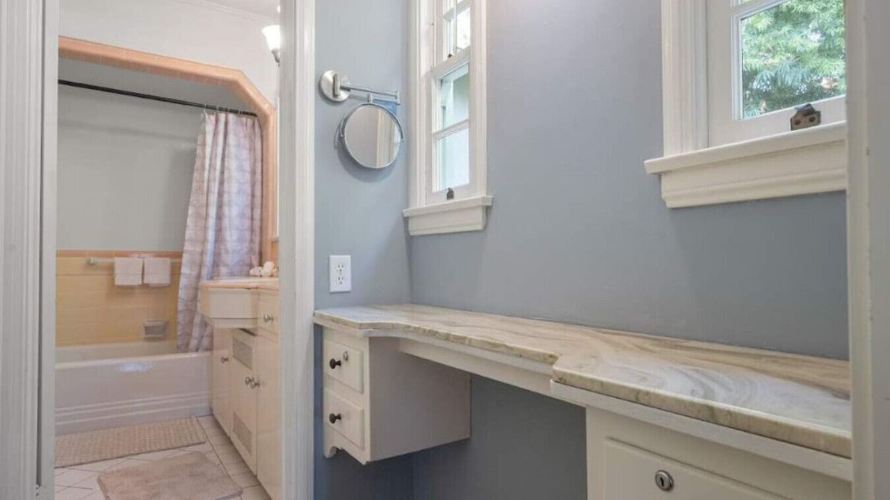 Photo of Bathroom in Valley Village