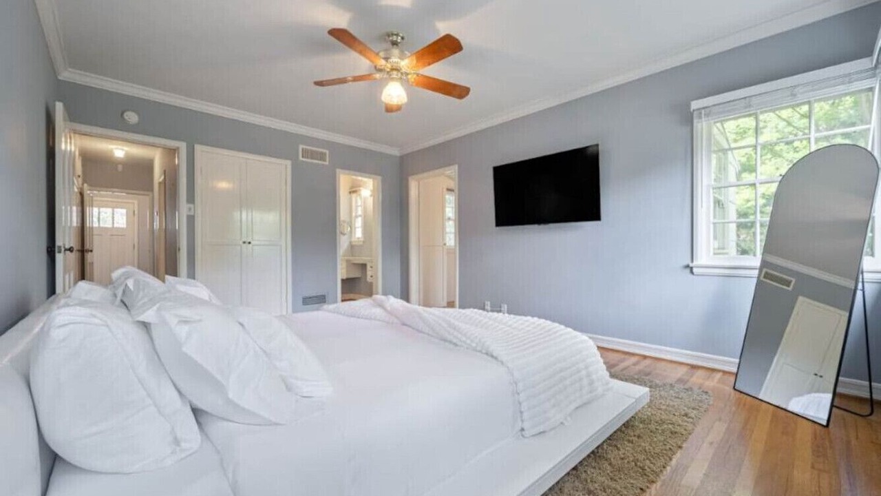 Photo of Bedroom in Valley Village