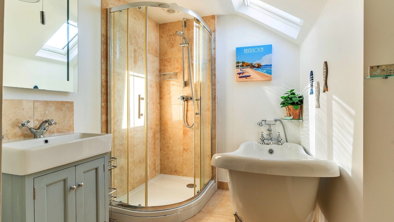 Photo of Bathroom in Mynytho