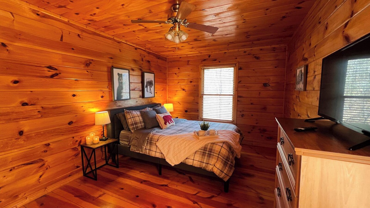 Photo of Bedroom in Hidden Lake
