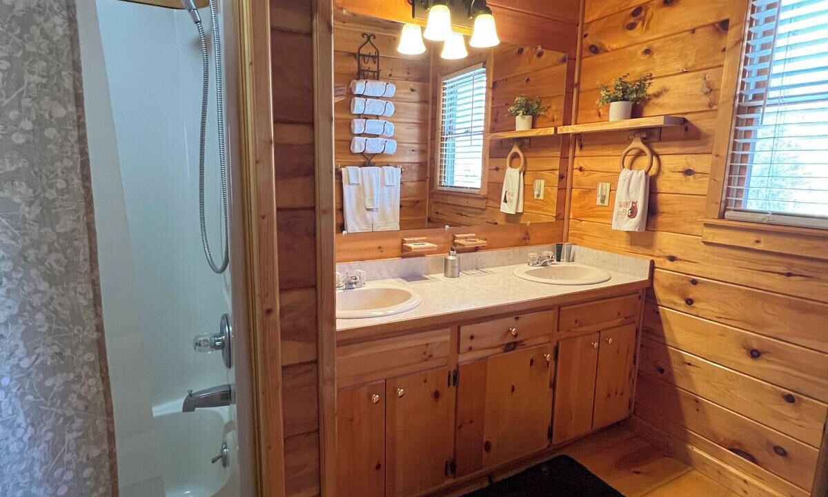 Photo of Bathroom in Hidden Lake