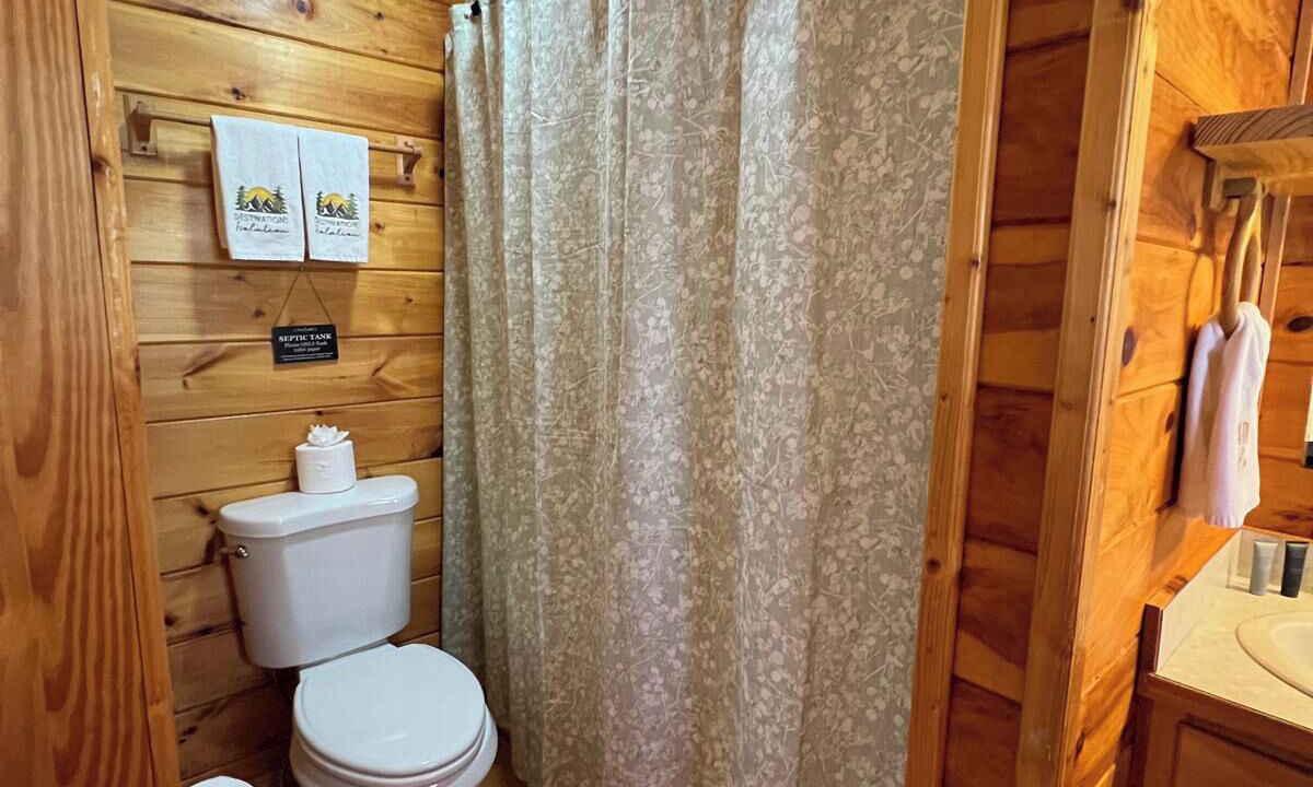 Photo of Bathroom in Hidden Lake