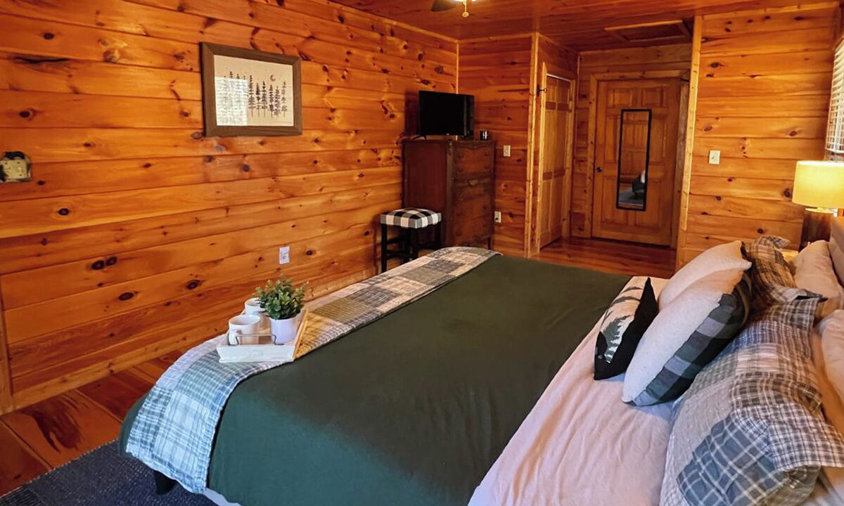 Photo of Bedroom in Hidden Lake