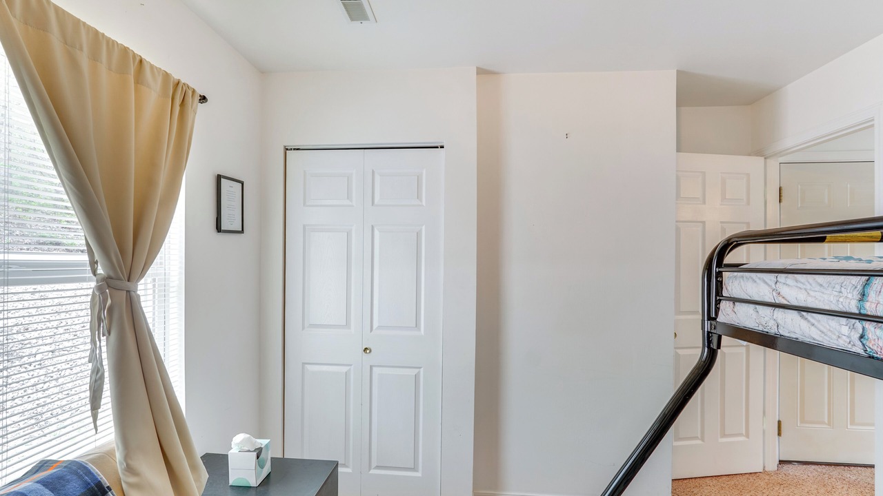 Photo of Bedroom in Roach