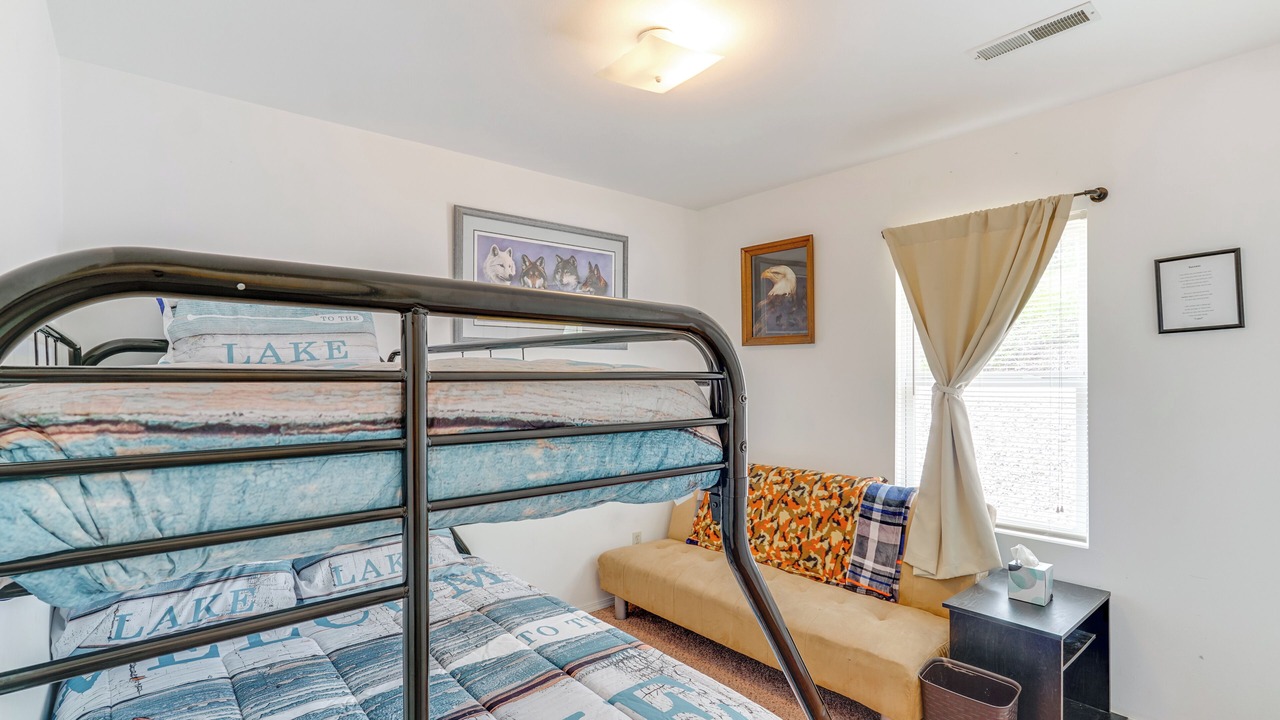 Photo of Bedroom in Roach
