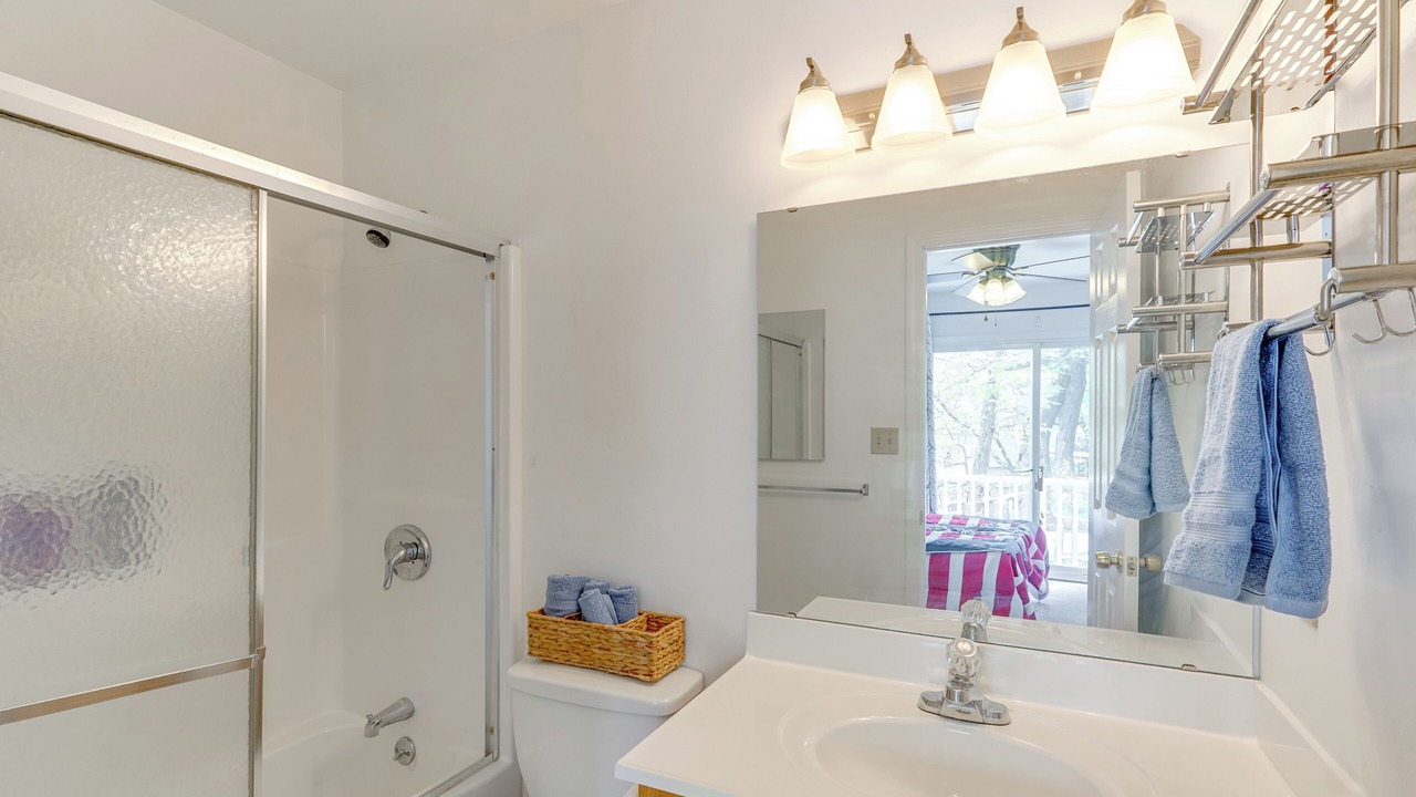 Photo of Bathroom in Roach