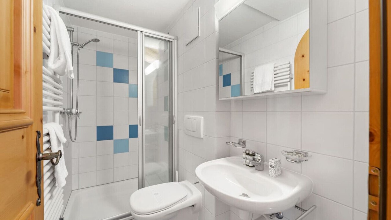 Photo of Bathroom in Madulain