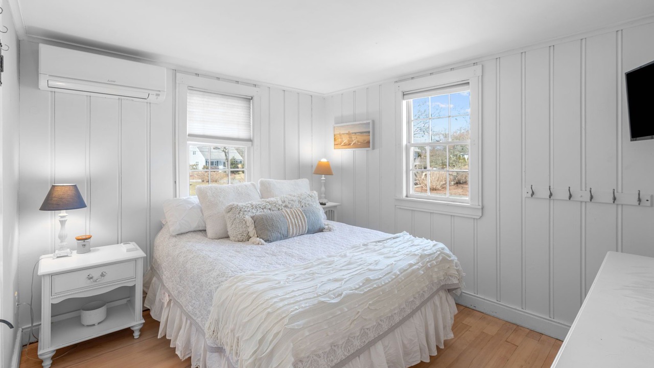 Photo of Bedroom in Popponesset