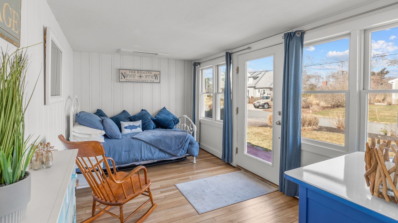 Photo of Livingroom in Popponesset