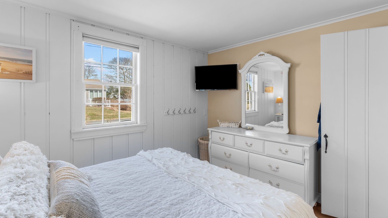 Photo of Bedroom in Popponesset