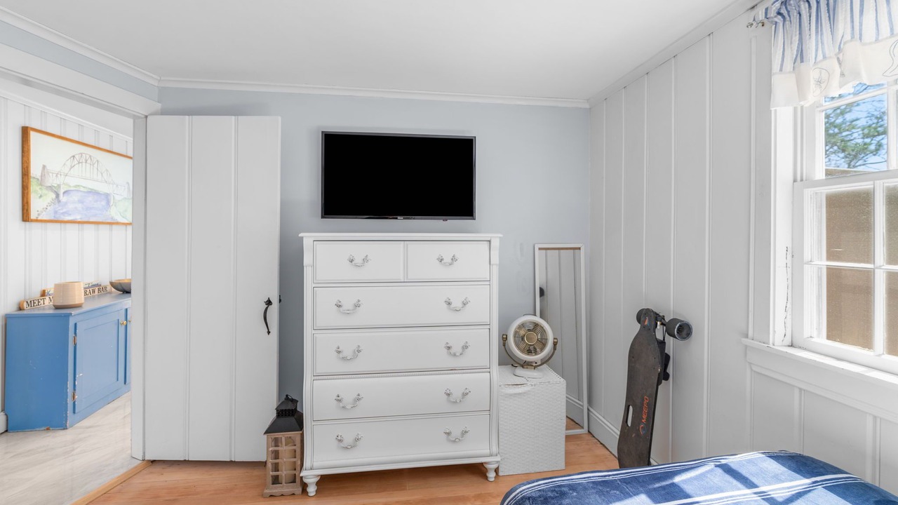 Photo of Bedroom in Popponesset