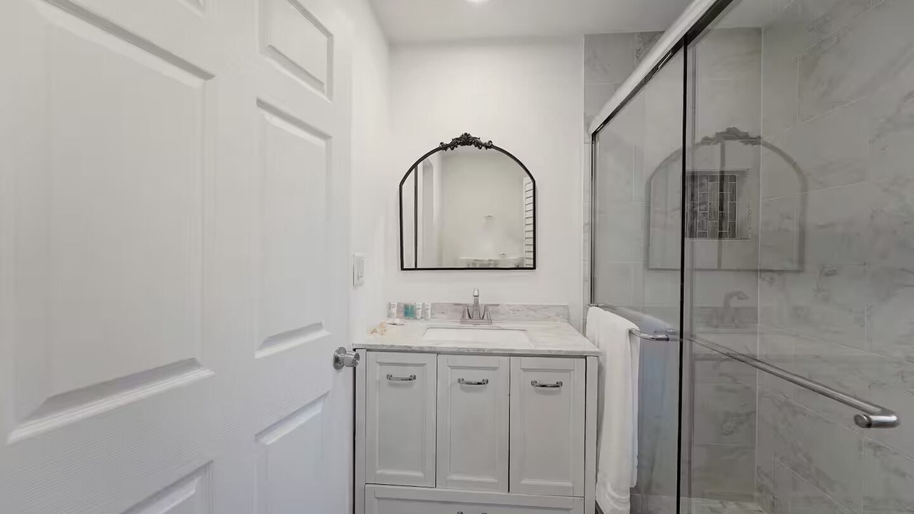 Photo of Bathroom in Golden Glades